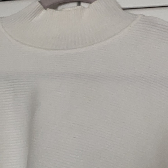 Crop top turtleneck sweater - Picture 3 of 3